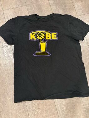 Kobe Graphic Short Sleeve Tee - Black/Yellow